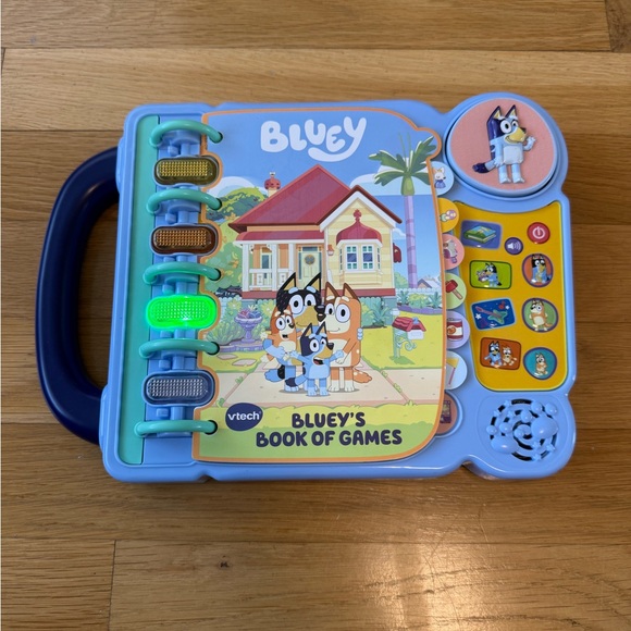 VTech Bluey Bluey's Book of Games Baby and Toddler Toys - Picture 4 of 8